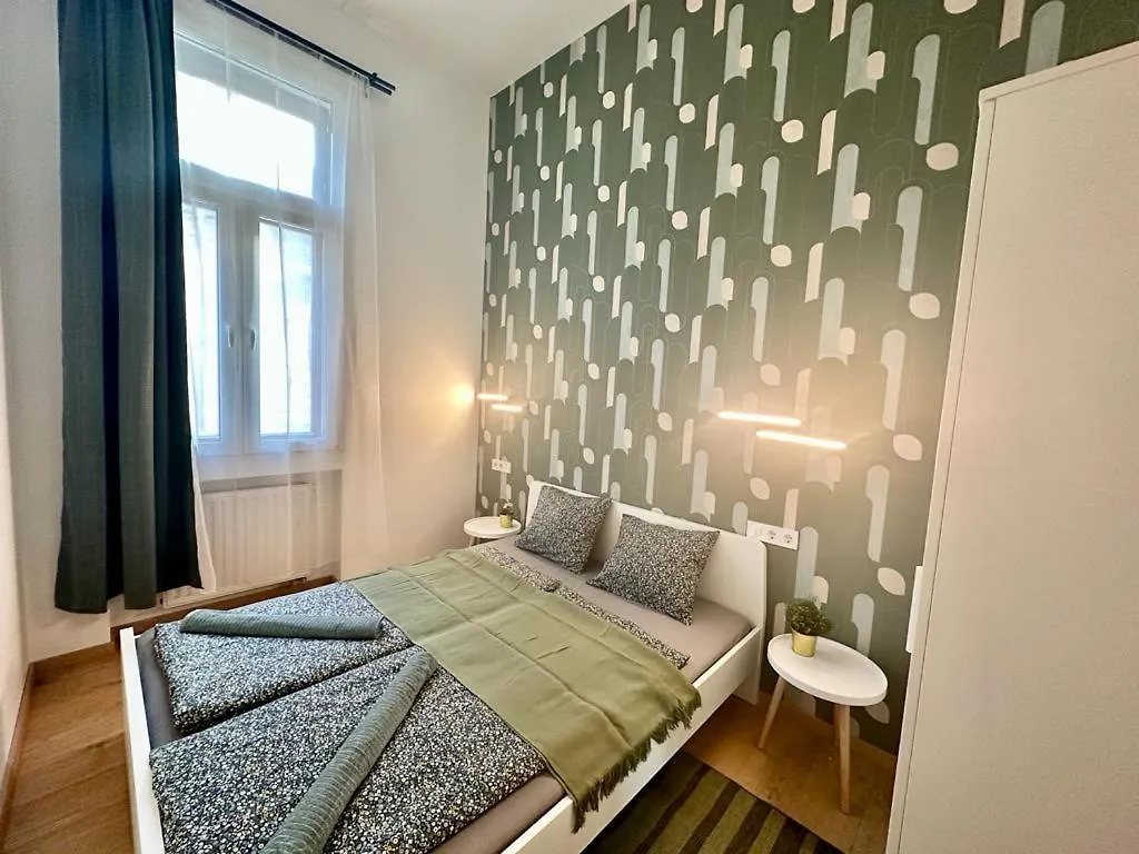 Apartment At Gozsdu Courtyard #Partyzone #Downtown #Freeparking Budapeszt 0*,  Węgry